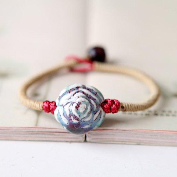 Vintage Jewelry - Ceramic Bead Charm Leaf Bracelet BOHO Bolo